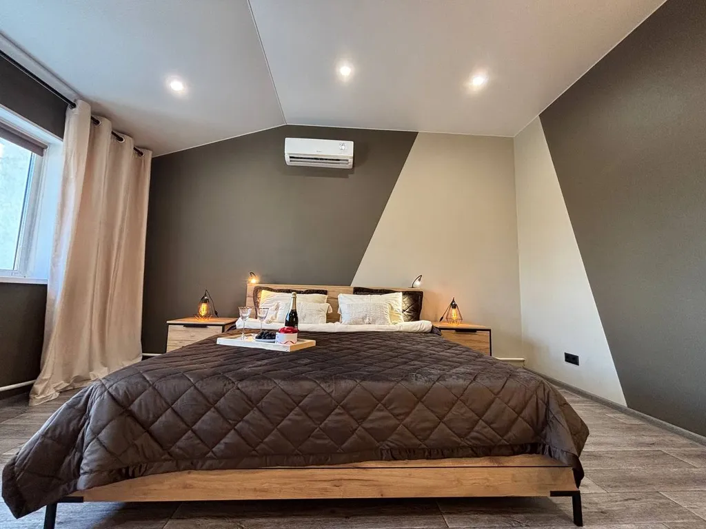 Шикарная трехкомнатная квартира с собственной Бесплатной парковкой!