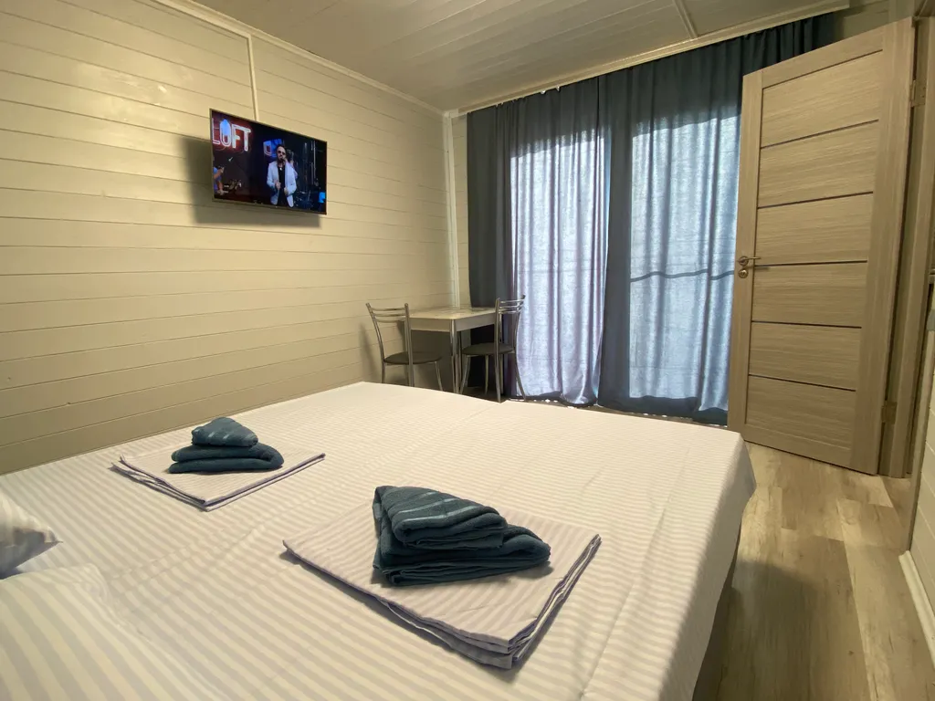 Домик на 6 человек с бассейном