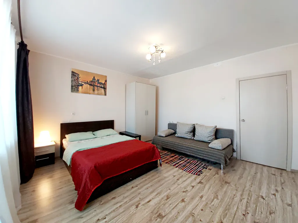 Просторная студия с видом на Урал в центре города