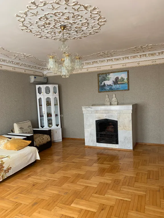 Уютная просторна часть дома на 2 этаже под ключ с бассейном и беседкой