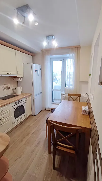 Уютная двухкомнатная квартира семейного типа в центре Белокурихи