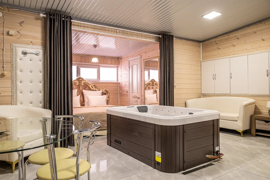 Дом с джакузи