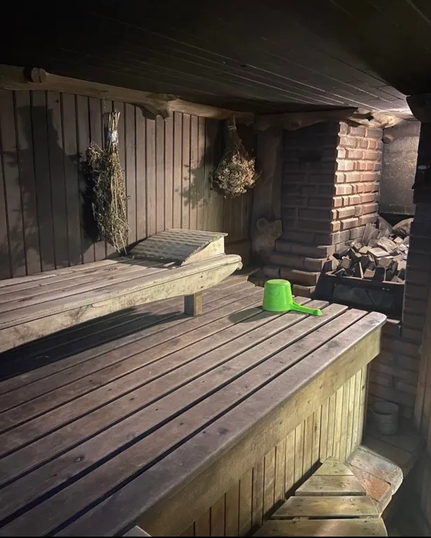 Уютный деревенский домик с русской баней возле берега озера