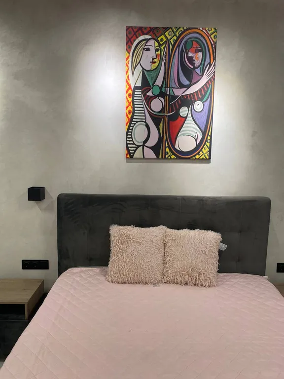 Апартаменты "Пикассо" - индустриальный шик с яркими акцентами