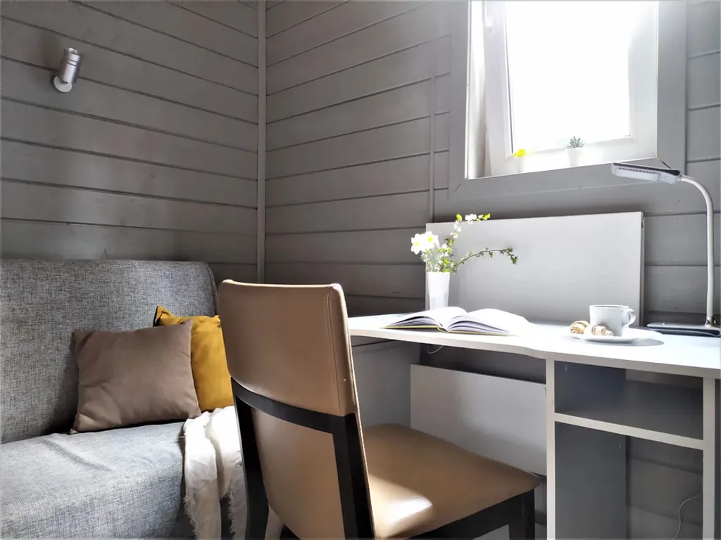 Дом с камином и с большим фруктовым садом