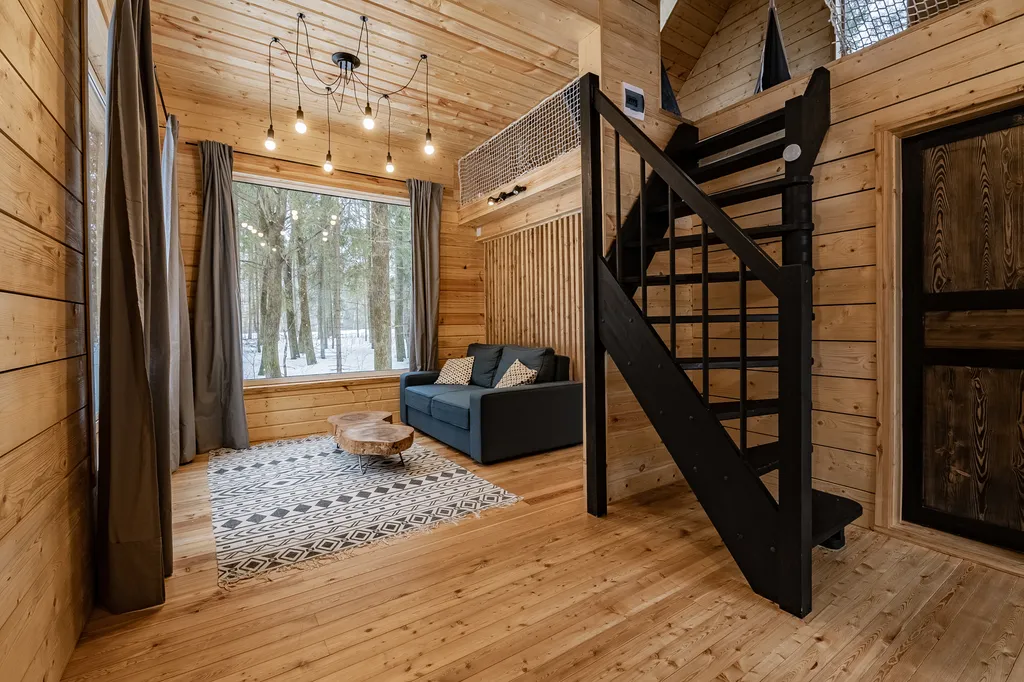 Домик в лесу на берегу Плещеева Озера