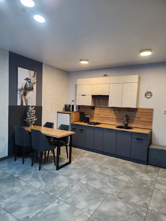 Новый двухэтажный коттедж недалеко от городского пляжа