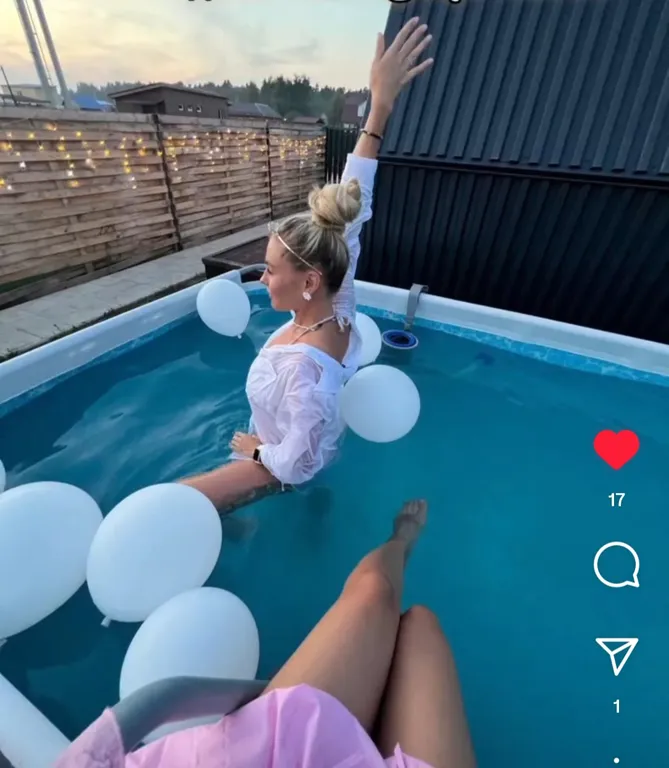 Дом-шалаш A-frame с большим глубоким бассейном и баня на дровах