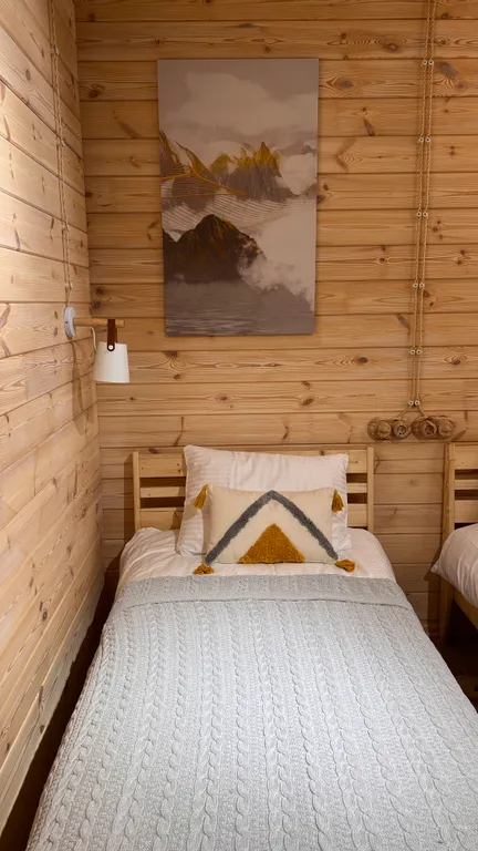 Цей коттеджи с видом на цейские горы