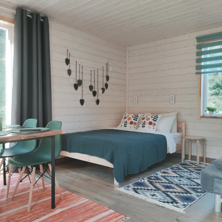 Экодомик из рубленого бревна с дровяной сауной