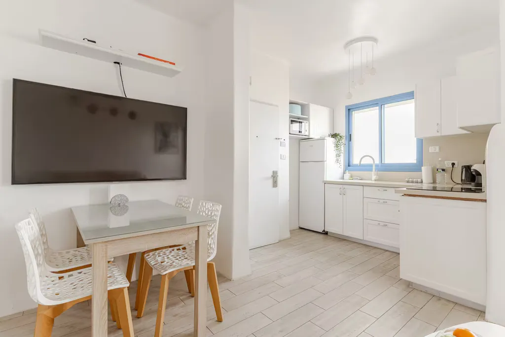 Квартира с балконом с видом на море (Gugel Waves Nahariya)