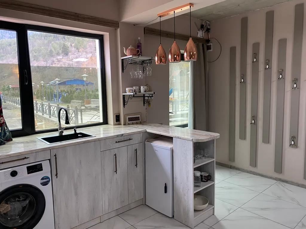 Студия у парка на 1 этаже с отдельным входом со стороны улицы