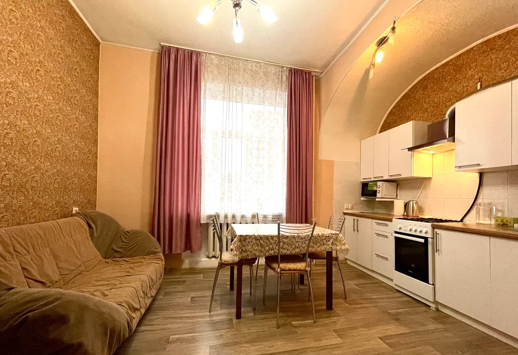 Квартира Трёхкомнатная квартира в центре, рядом с ТЦ "Аура" — Ярославль