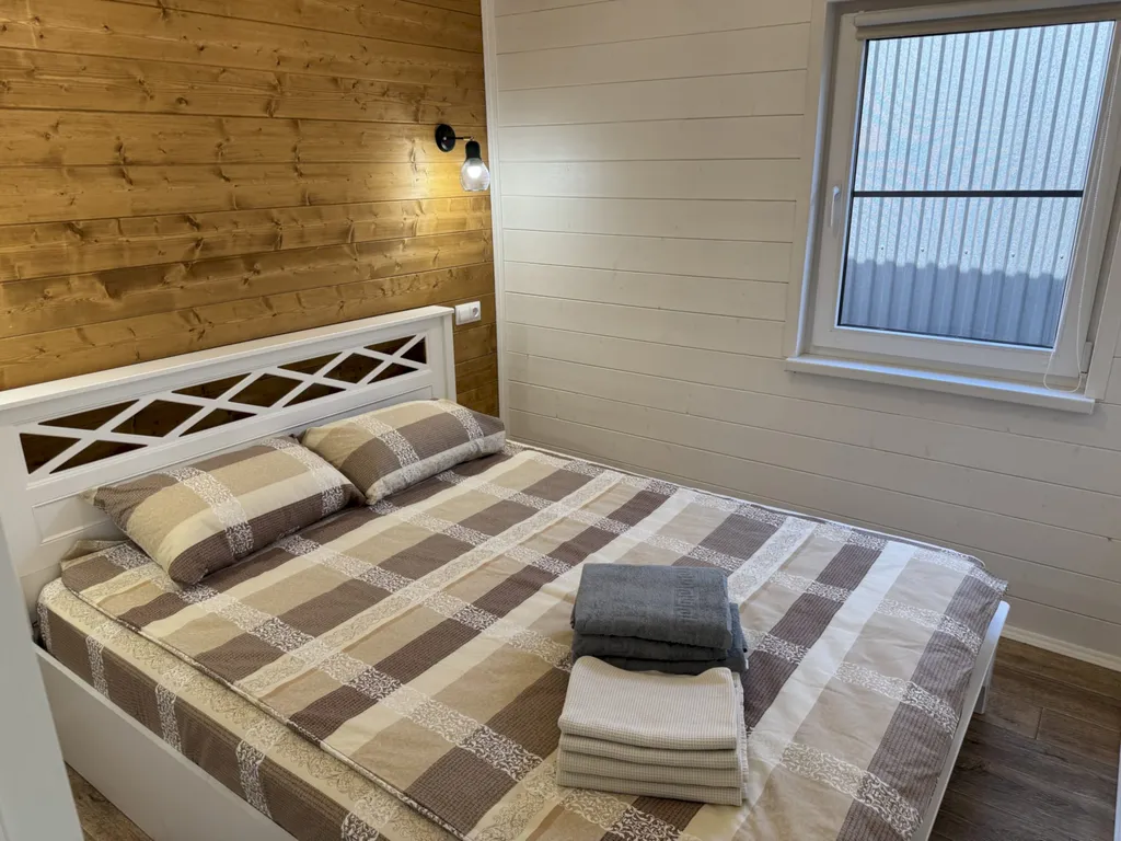 Коттедж Коттедж Деревянный Барнхаус с террасой и парковкой - 7 минут до моря — Геленджик