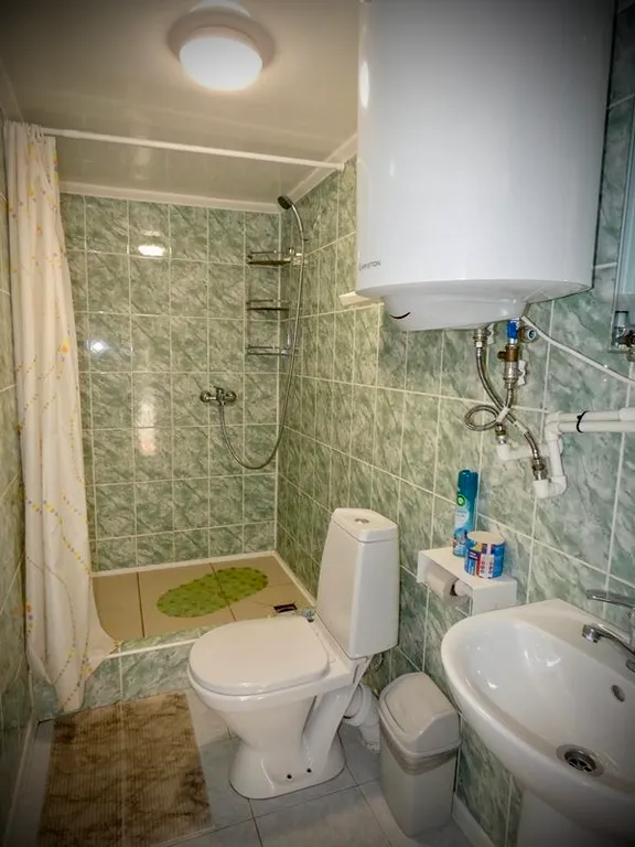 Двухместный номер с общим душем и туалетом