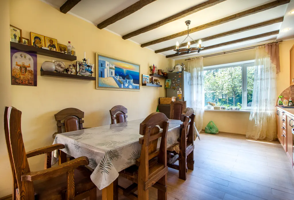 Уютный дом на берегу озера