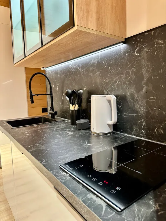 Новый панорамный барнхаус с сауной на лесном участке