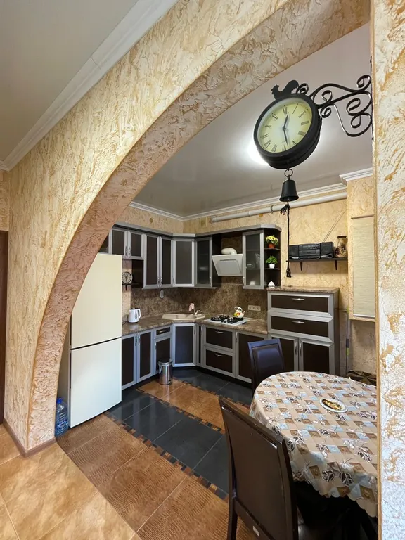 Квартира Просторная квартира в 5 минутах от моря с отдельным входом — Геленджик