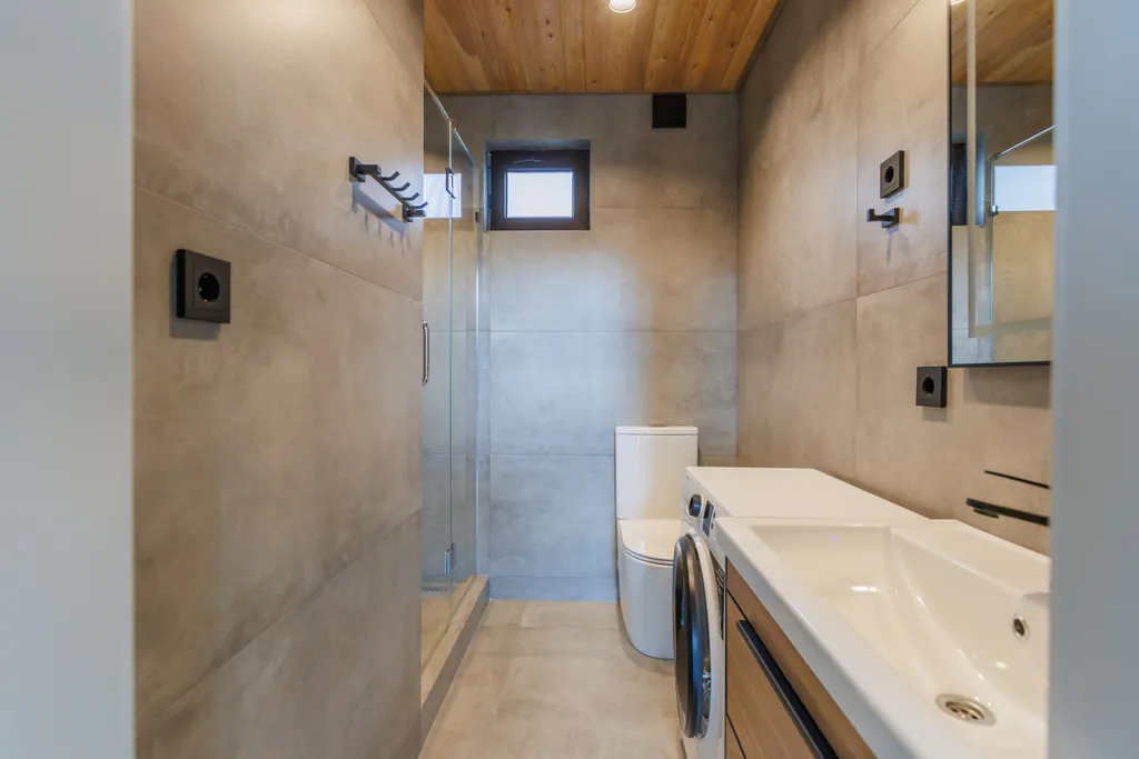 Дом с камином на берегу моря