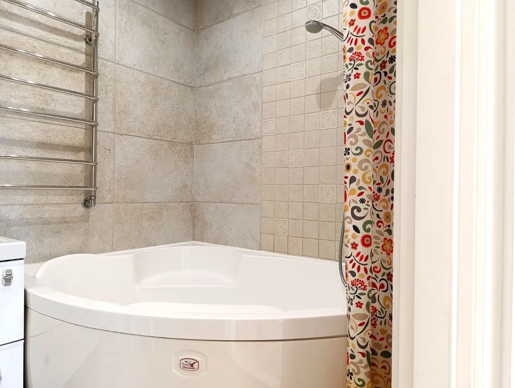 Светлая трёхкомнатная квартира у метро, 4 станции до центра, парковка