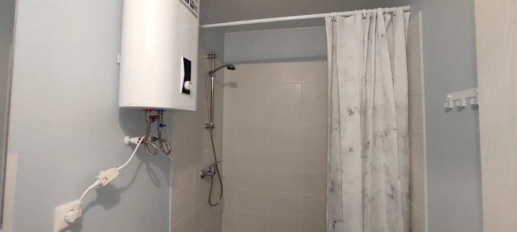 Уютная комната с видом на море