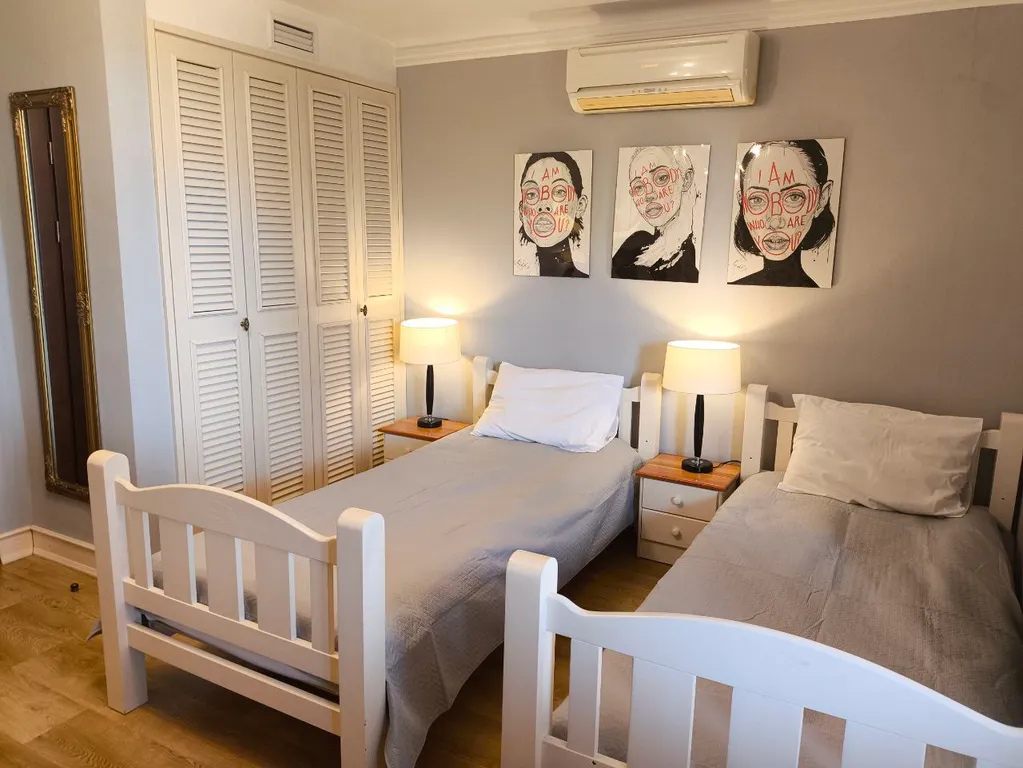 Двухэтажный дом с видом на море