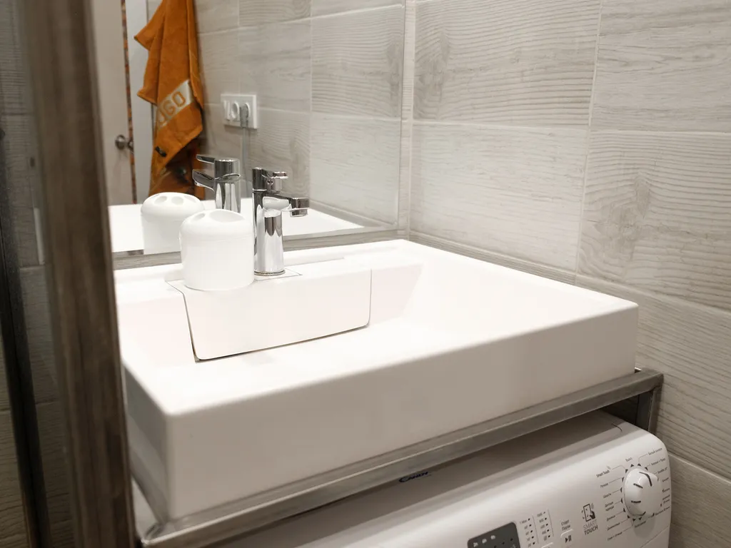 Студия класса бизнес у городской набережной