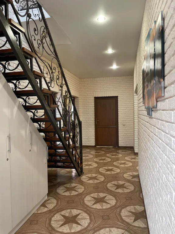 Уютный и просторный коттедж в центре поселка