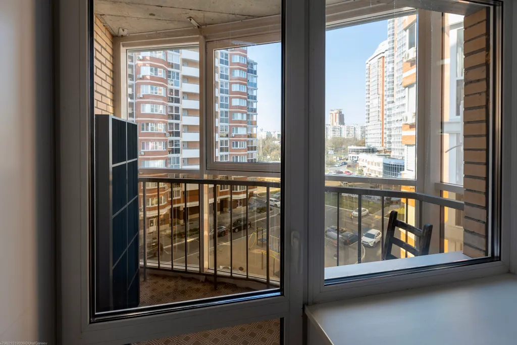 Три комнаты и два балкона в районе дендрария