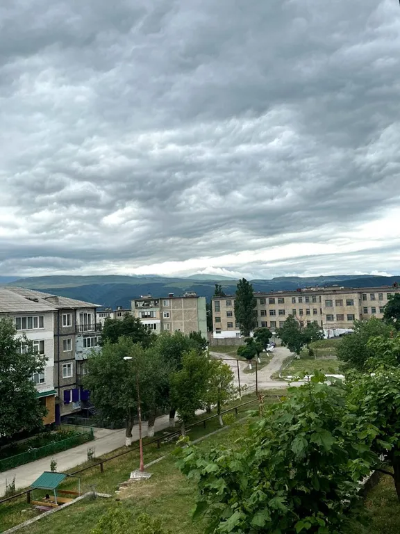 Квартира находится в центре посёлка Дубки