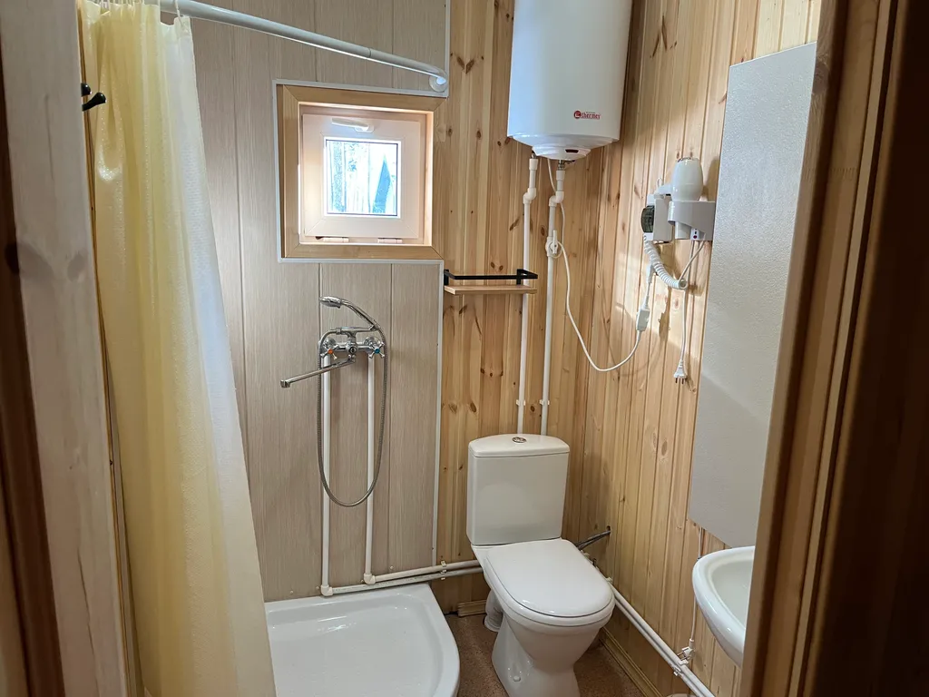 Коттедж Огороженный туями отдельный дом — Архыз