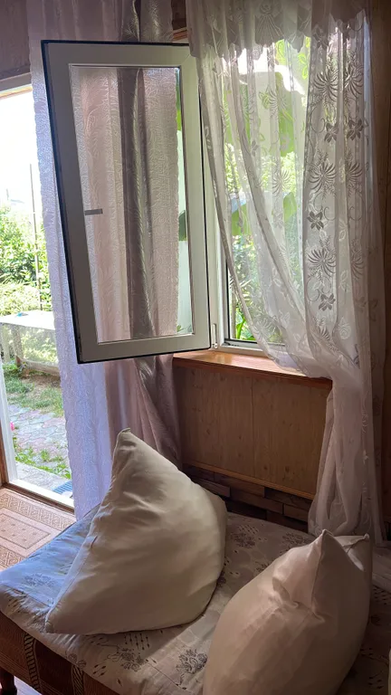 Домик с бассейном и видом на море