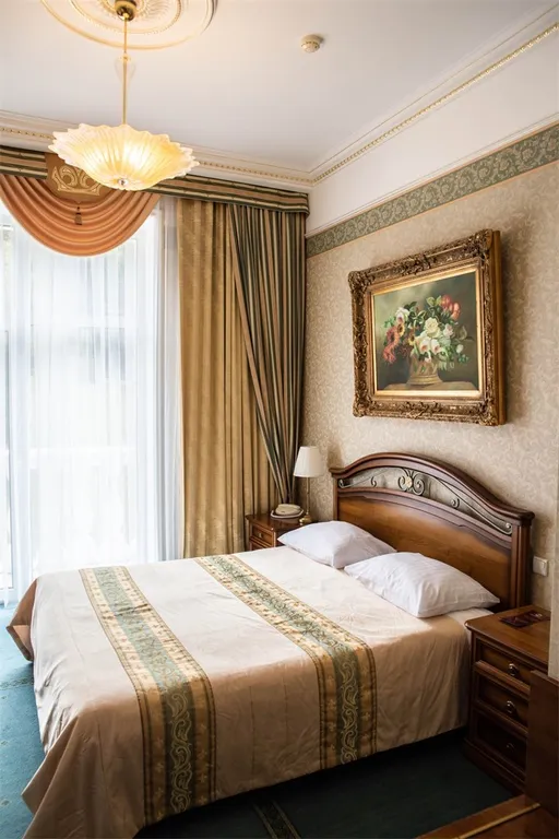 Номер 1-ой категории с видом на холм