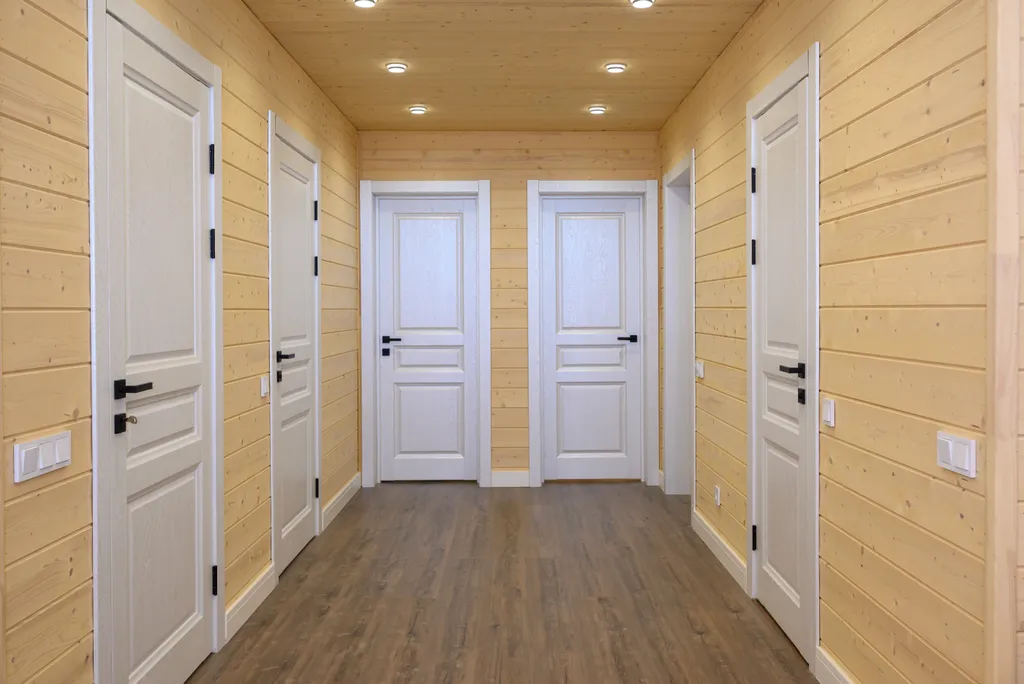 Дом с камином, баней и чаном в лесу у озера