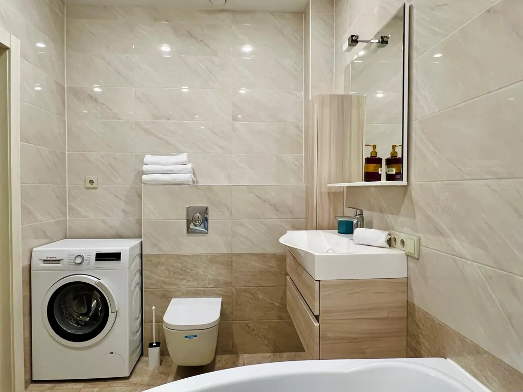 Студия + спальня с джакузи и панорамным балкон около ЛА Трактор