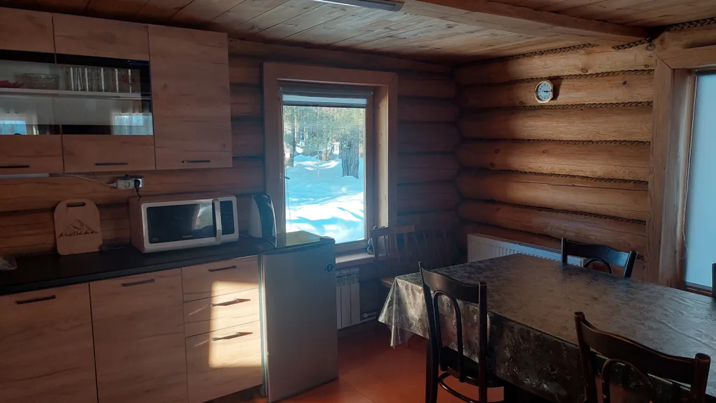 Домик в окружении гор