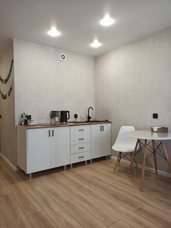 Высокая новостройка в центре города