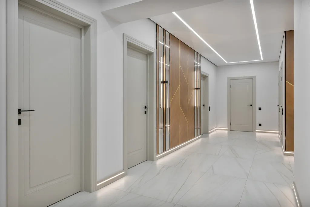 Квартира в элитном ЖК с плетеной мебелью на балконе от Juls Apart