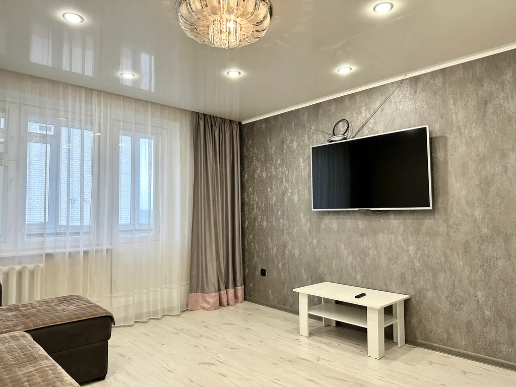 Квартира рядом с Ледовым дворцом Кристал, центр города