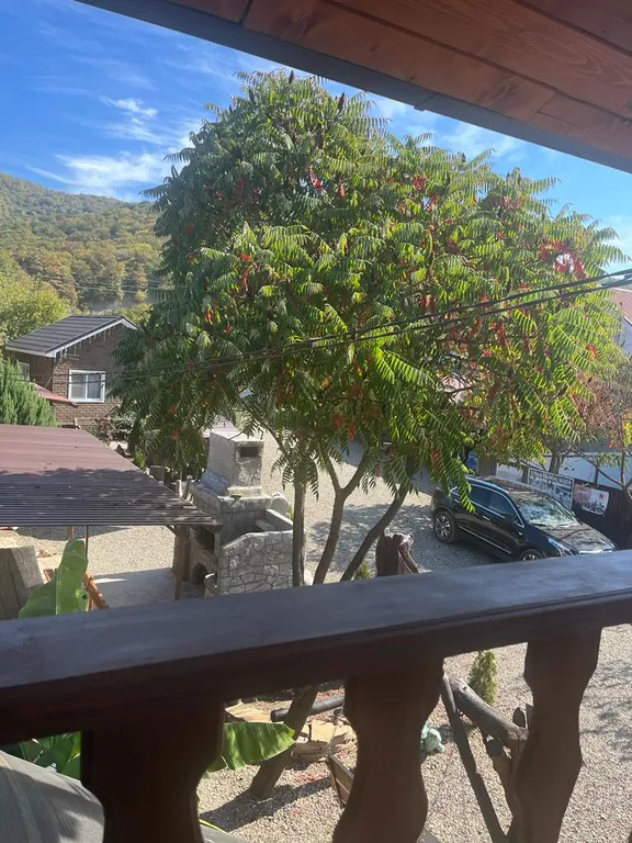 Номер у реки Дах с видом на горы