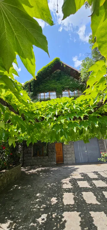 Дом с теплым бассейном у моря в Ялте