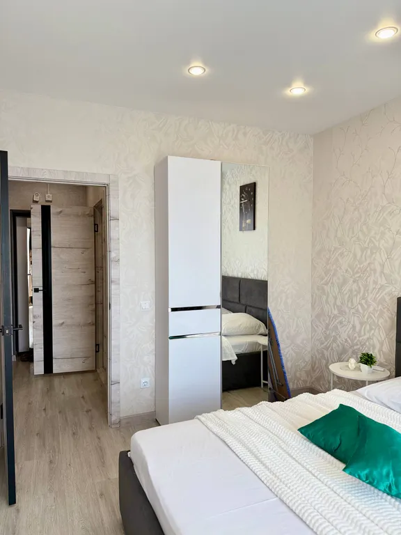 Евродвушка в центре города с красивом видом из окна