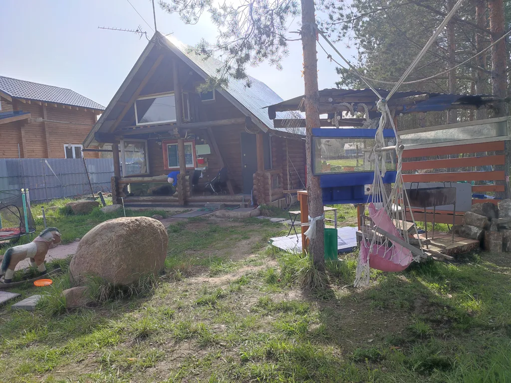 Дом с баней в лесу возле храма и озера