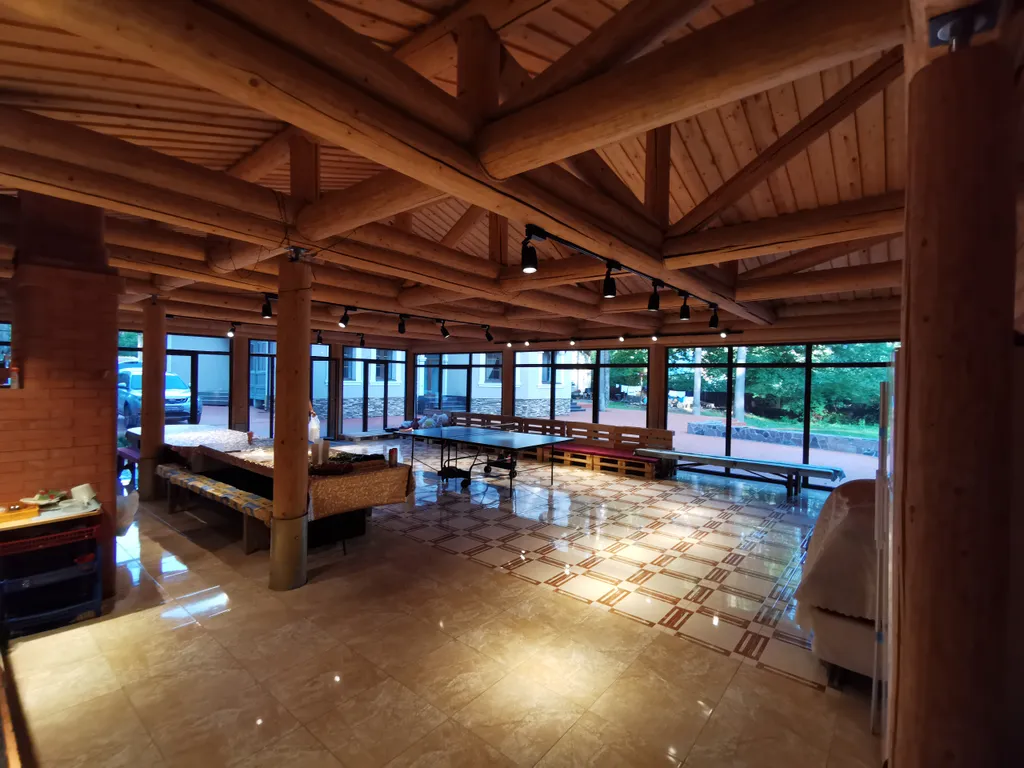 Уютный коттедж из бруса с бассейном