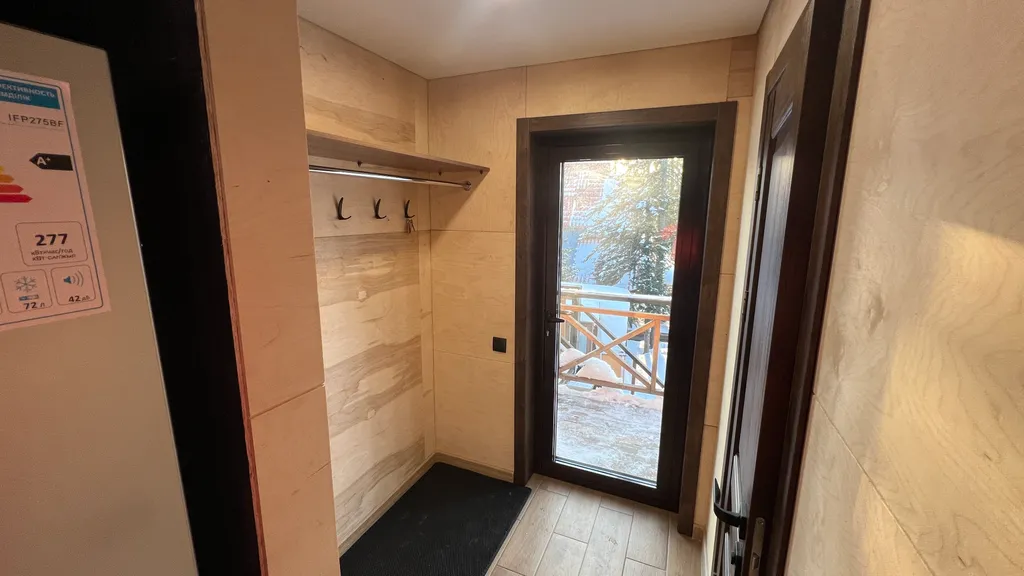 Дом вблизи подножья горы