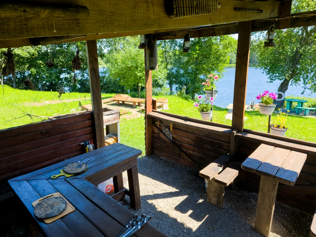 Дом с баней на берегу озера