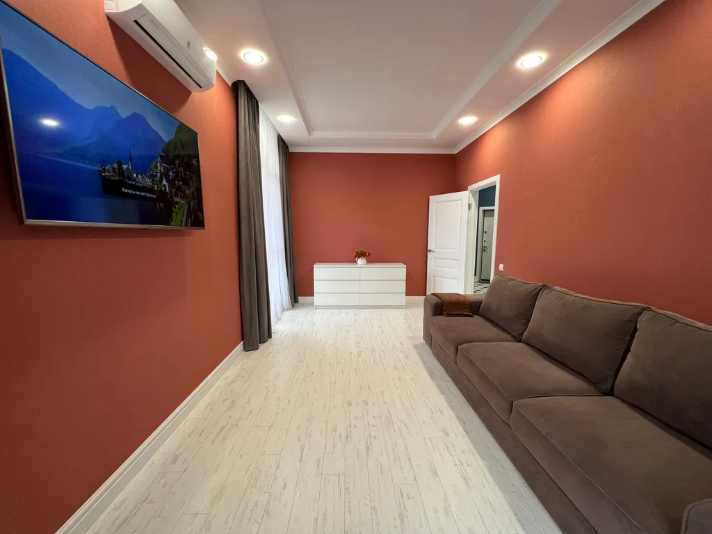 Большая квартира с 2 балконами