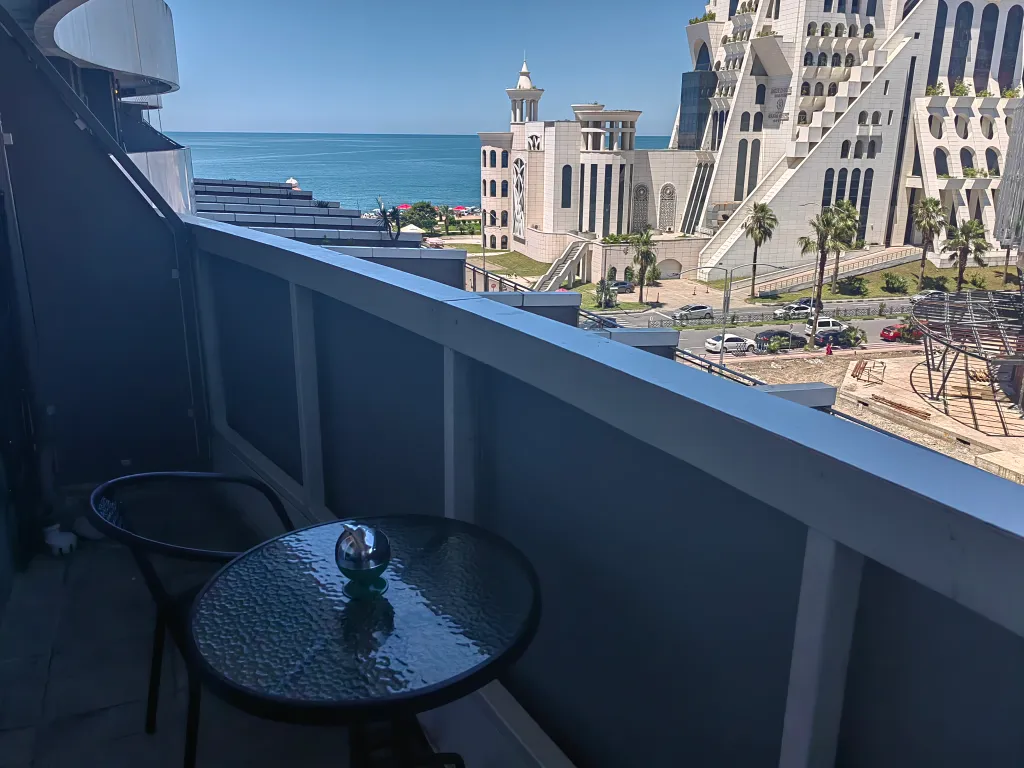 Квартира Квартира Большая студия с балконом и видом на море. 425 — Батуми