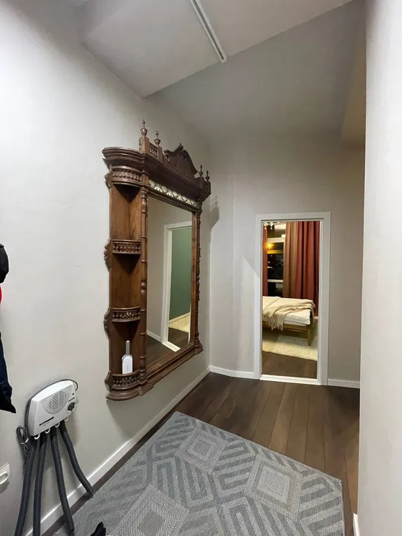 Трёхкомнатная квартира с элементами колониального стиля у подъемника