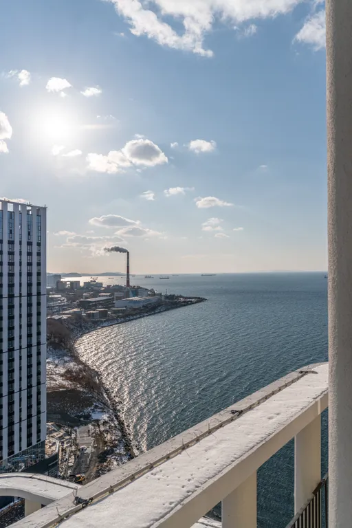 Просторная дизайнерская квартира с видовой терассой на берегу моря